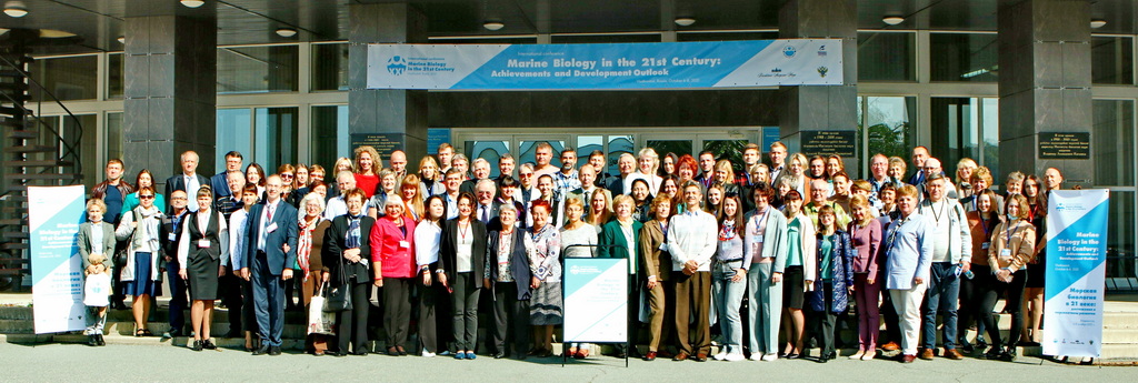 AVZ Conf 2021 collective photo small